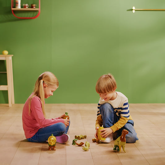 Magnetic dinosaur puzzle with 4 dinosaurs